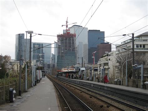 TOI, Courbevoie, Gare de la Défense